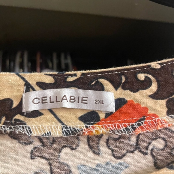 Floral top - Picture 2 of 2